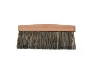 Eine Spezialbürste für die Reinigung von Geflechten