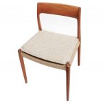 Polsterkissen No. 75 auf einem Möllerstuhl aus Teakholz – hochwertiges Sitzkissen für optimalen Komfort